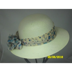 CAPPELLO BIMBA CON FOULARD