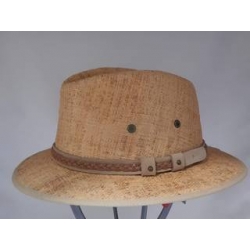 CAPPELLO IN RAFFIA CON CINTURINO